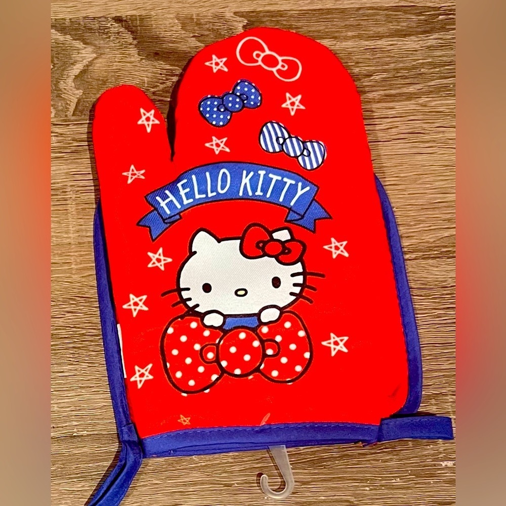 🌸Hello Kitty Pot Holder and Mitten Set🌸
